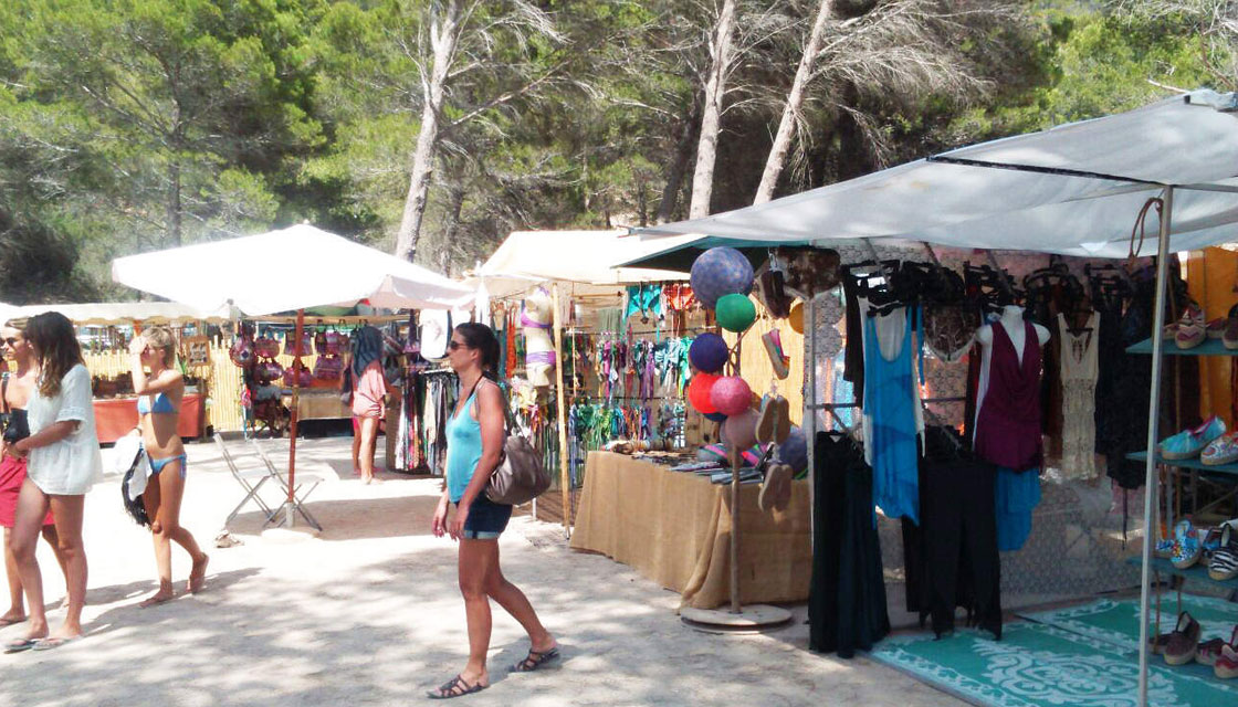 Mercado Cala Llonga Ibiza