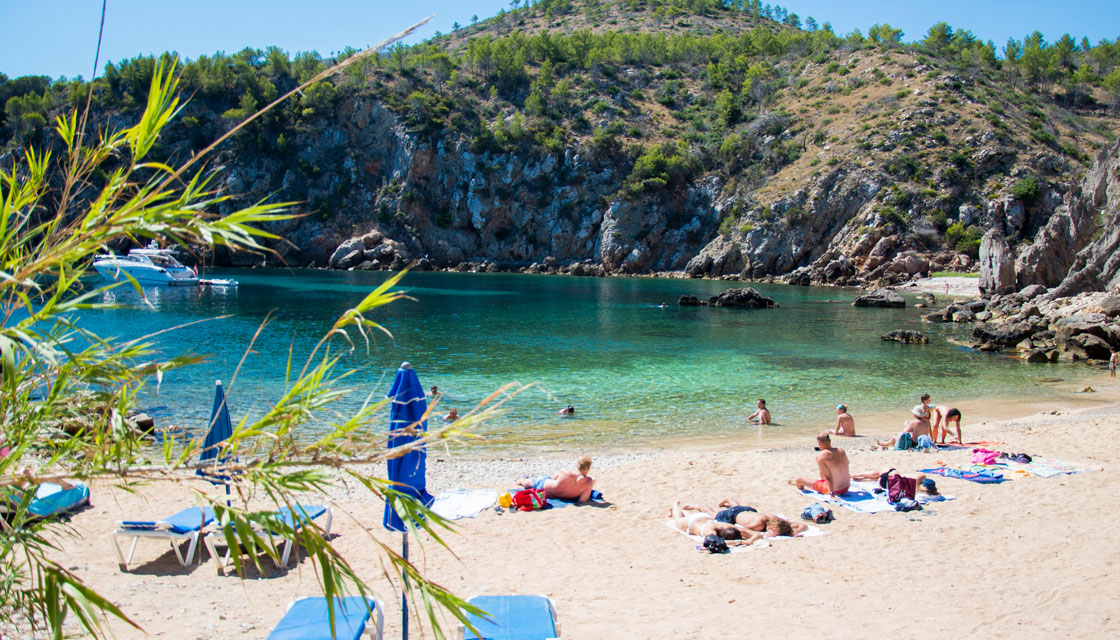 playas escondidas ibiza cala den serra 02